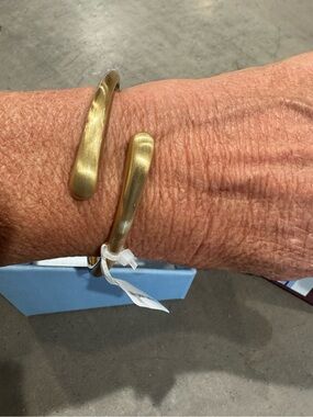 Gold Cuff Bracelet ! classy&fun,easy fashion😀very versatile-pair w/ a tee or LBD